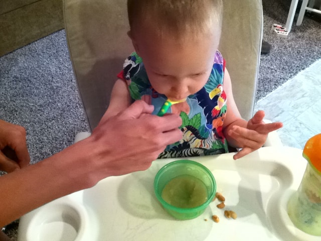 toddler spoons self feeding