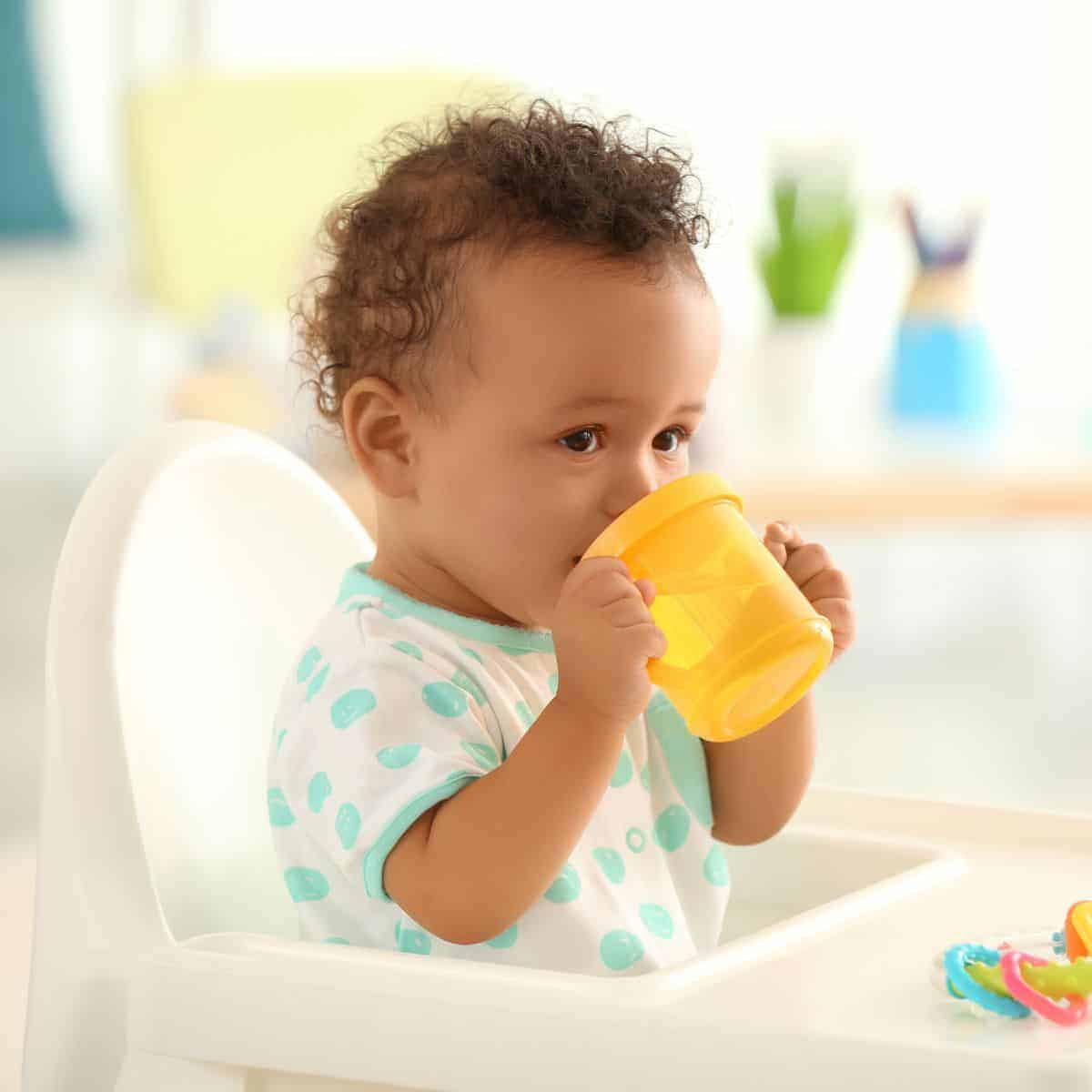 Get a printable 6 month old feeding schedule with helpful tips to use and adjust for your baby through the end of their 7th month. And, grab some bonus feeding tips that will help you safely and confidently feed your baby!