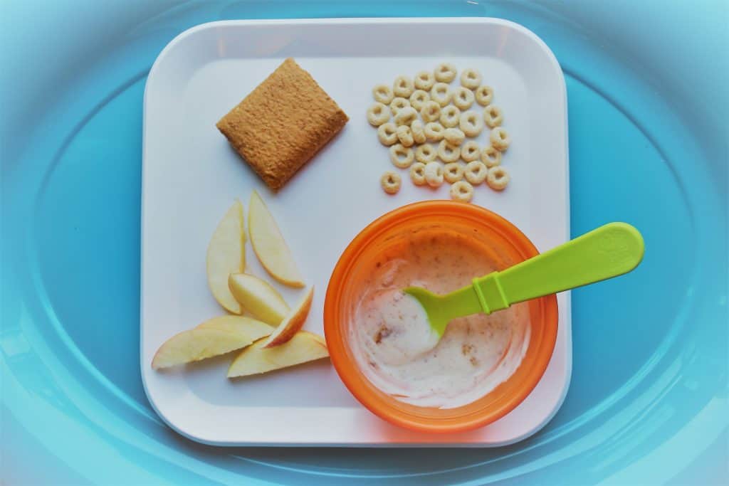 Las comidas para niños pequeños más fáciles e ideas de alimentos para el desayuno, la comida, la cena y los comedores quisquillosos.