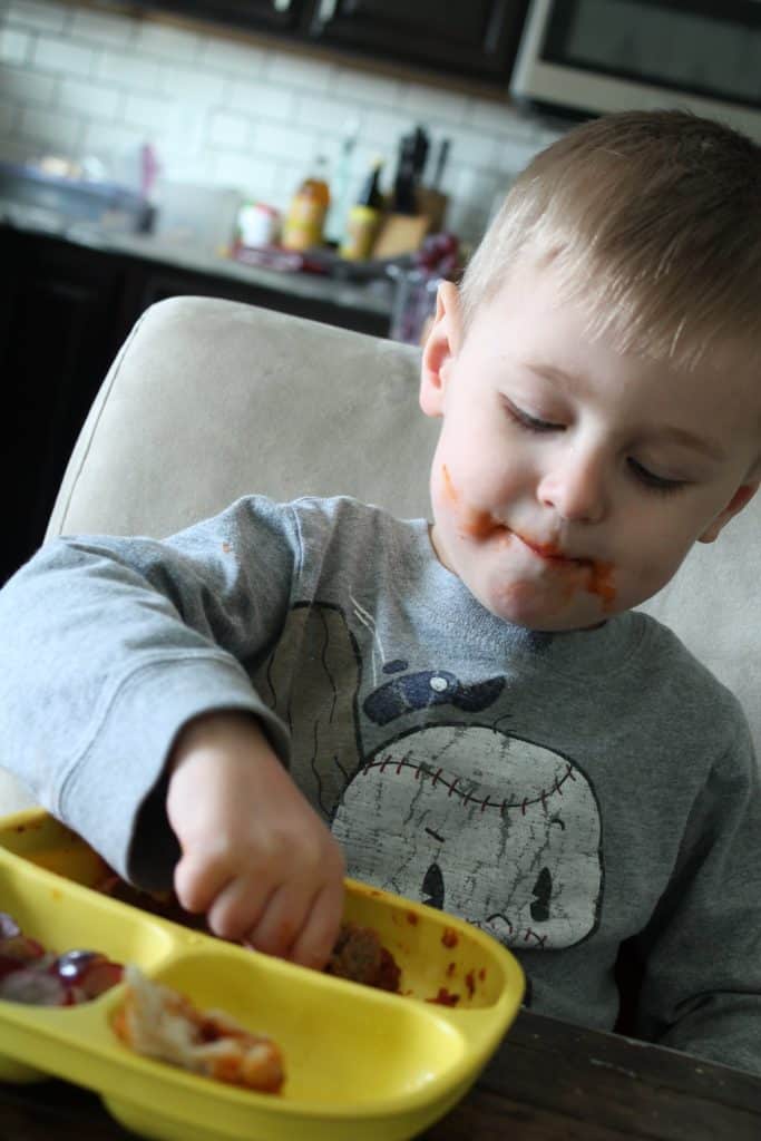 Más de 50 comidas fáciles para niños pequeños e ideas de alimentos para el desayuno, el almuerzo y la cena. Además, recetas especiales elegidas a mano para niños pequeños quisquillosos y un imprimible gratuito.