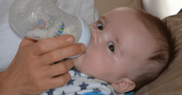 Help, my baby won't take a bottle! This feeding expert has got you covered!