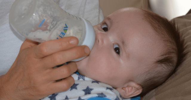 5 month old baby refusing bottle