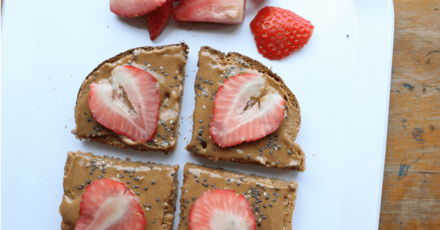 Amazing toddler breakfast ideas that are easy and healthy.  Take the stress out of your morning and get peace of mind with more than 15 ideas that your toddler will gobble up.