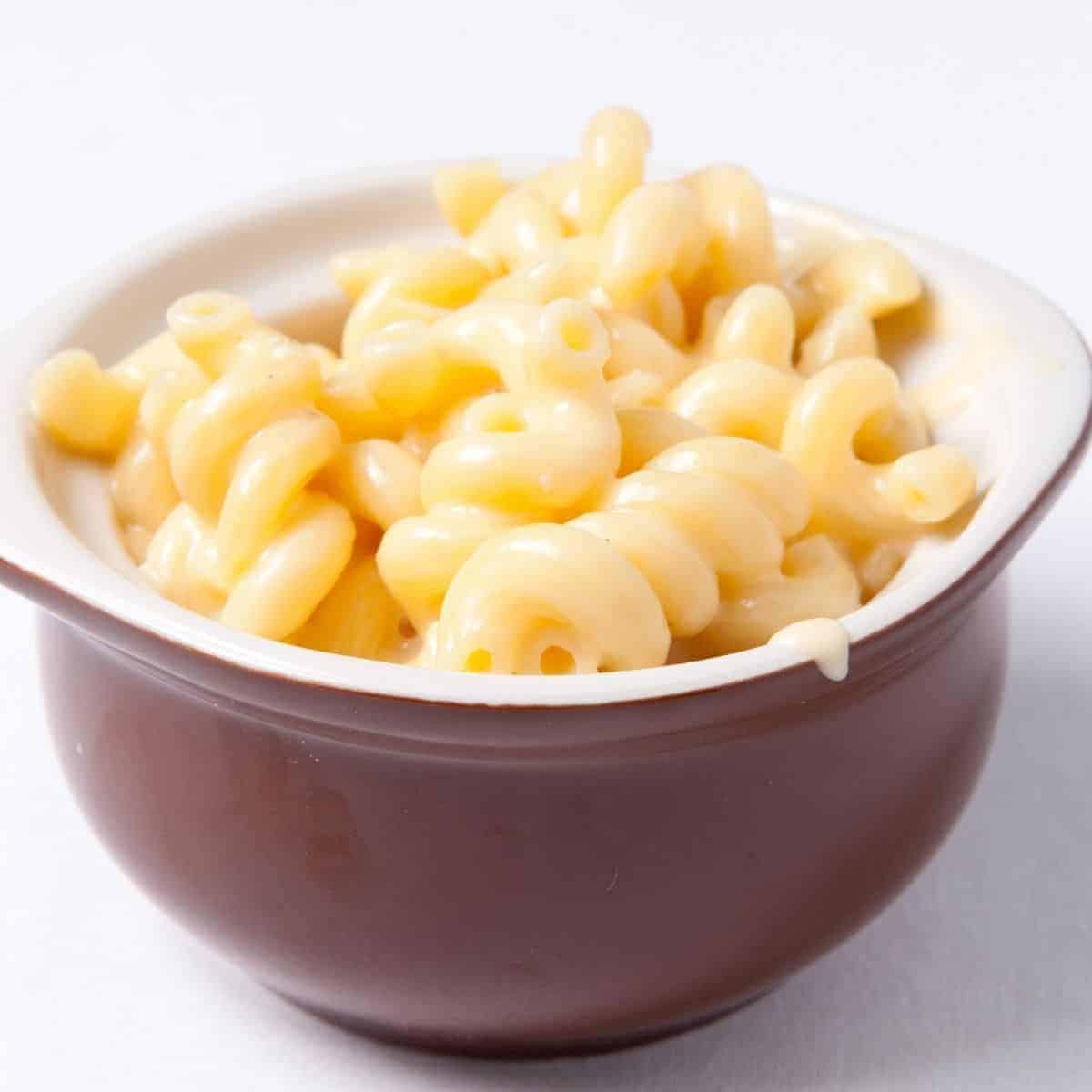 https://yourkidstable.com/wp-content/uploads/2018/08/Mac-and-Cheese-7-1-1.jpg