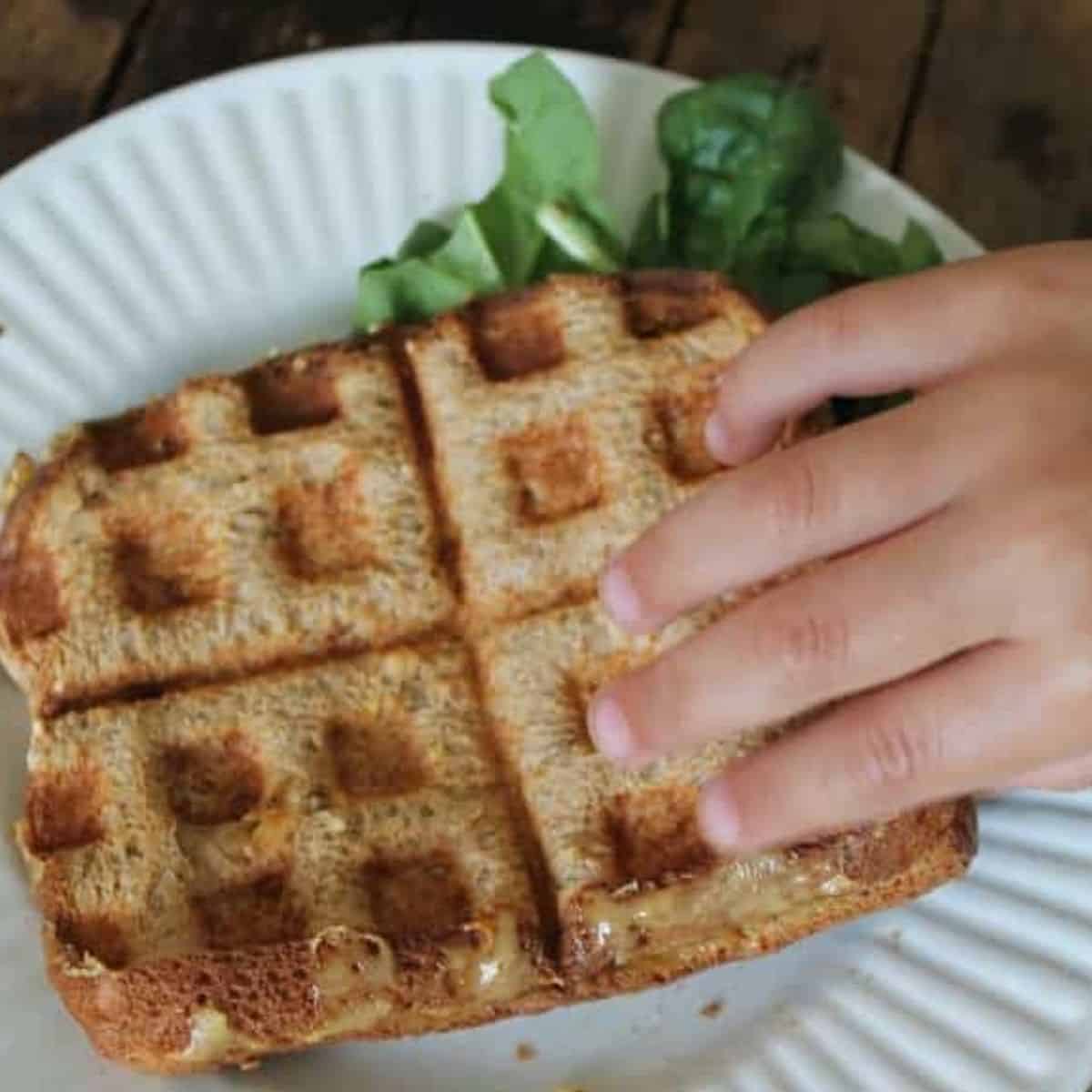 https://yourkidstable.com/wp-content/uploads/2018/08/Wafflewich-13-1-1.jpg