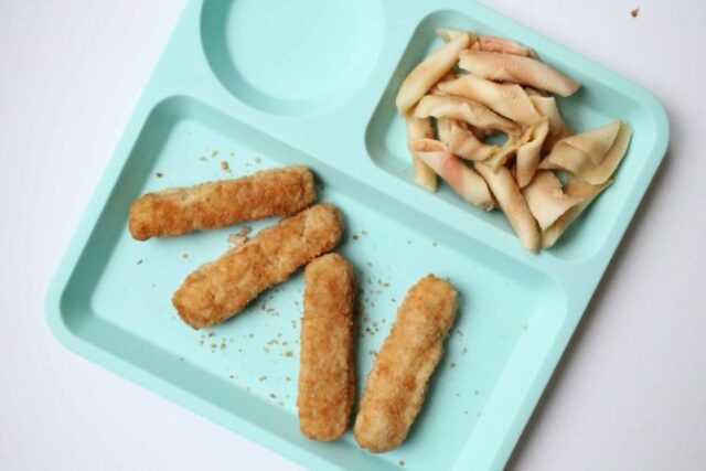 Healthy, safe, and easy finger foods for toddlers that will make putting a meal in front of them a snap.