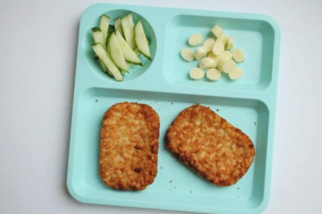 Healthy, safe, and easy finger foods for toddlers that will make putting a meal in front of them a snap.