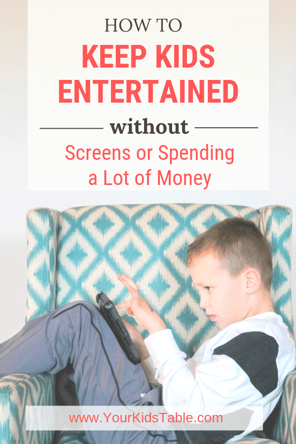 I think there is a way to keep kids entertained, engaged, and busy without using screens or expensive activities. Follow these 3 steps to keep it easy and get inspired with 11 different ideas for kids of all ages. #noscreen #entertainkids #parenting #parentingtips 