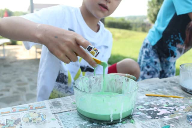 Discover awesome sensory activities that are E-A-S-Y and prefect for summer! These activities are designed to promote development and learning no matter what age your child is.  