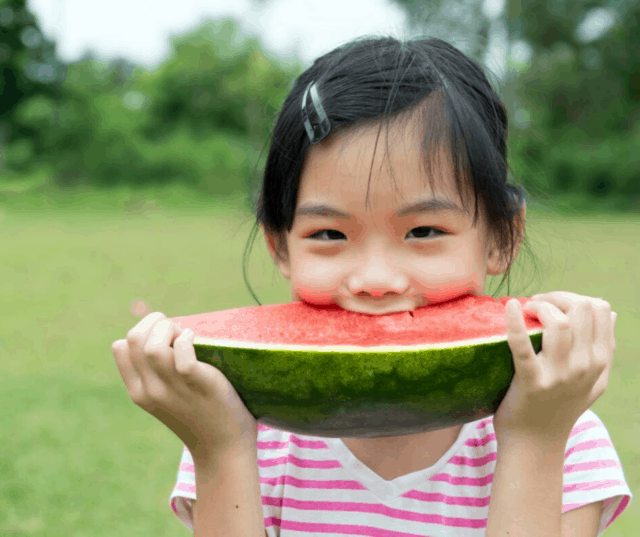  Life is busy and it can be hard to make the time to help picky eaters learn like to new foods. Check out these 5 hacks to make progress with your picky eater do-able. 