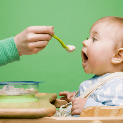 As a parent, you have to weigh out baby food pouches vs. jars when it's time to feed your baby or toddler, but there's some pros and cons to both that you've got to be aware of first!