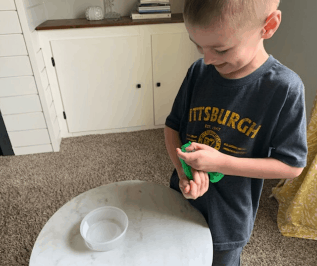 Does your child need some help with their handwriting, fine motor, and letter recognition skills? These 6 activities that can be used alone or in an obstacle course are perfect for preschool and kindergarten age kids, and are easily adapted for older kids too! 