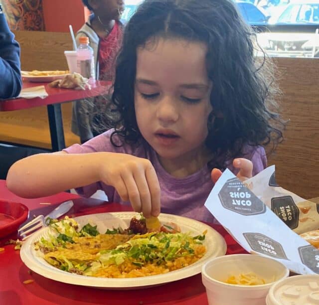 Learn what this mother of an extreme picky eater did to help her daughter learn to eat new foods and the surprising trick that made her fast track her progress! 