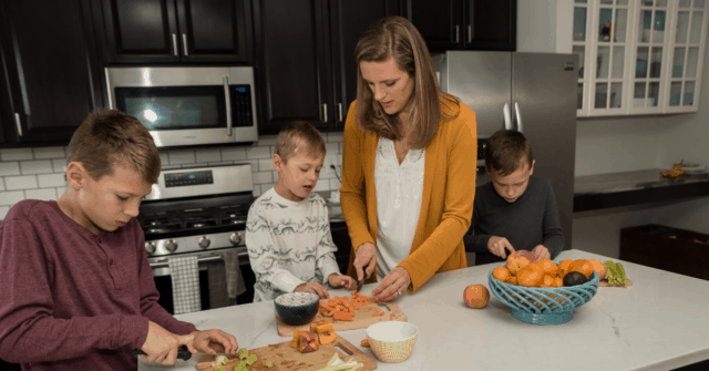 Picky eaters can have a big influences on their brothers and sisters at the dinner table. Learn 4 ways to prevent siblings from falling into the same picky eating habits!