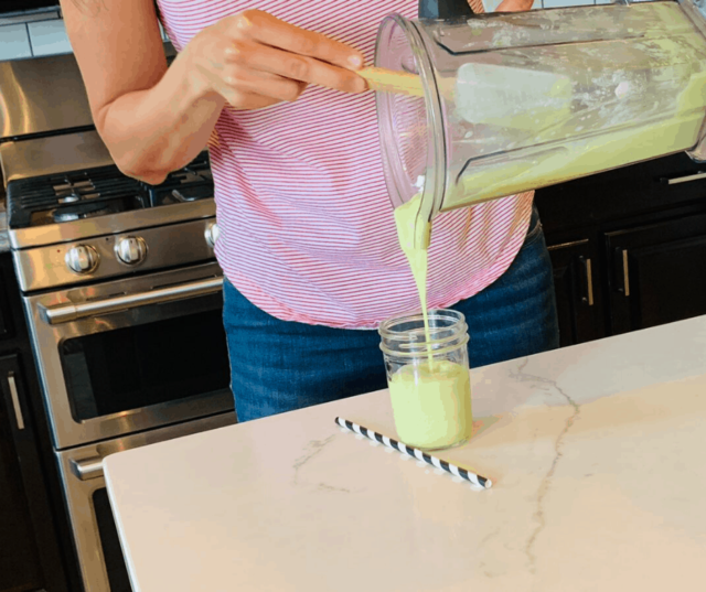 Despreocupado com o peso do seu filho? Experimente esta receita fácil e saudável de aumento de peso calórico que é especificamente concebida em crianças. Sem ingredientes falsos, e dicas para que os comedores mais exigentes o devorem!'s weight? Try this easy and healthy high calorie weight gain smoothie recipe that's specifically designed in kids. No fake ingredients, and tips to get picky eaters gobbling it up!