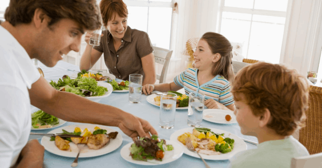 Get 7 simple ways to help keep your child seated at the table longer so they stop getting up or only eat for a few minutes! Don't miss this if you've got a busy toddler or a picky eater. 