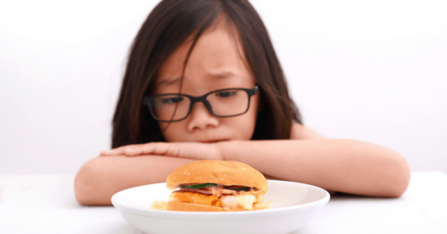 Parenting a picky eating can leave you with lots of questions. Find out the answers to 7 common picky eating questions!