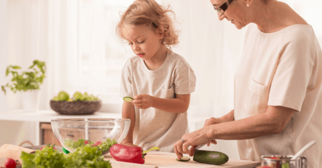 Parenting a picky eating can leave you with lots of questions. Find out the answers to 7 common picky eating questions!