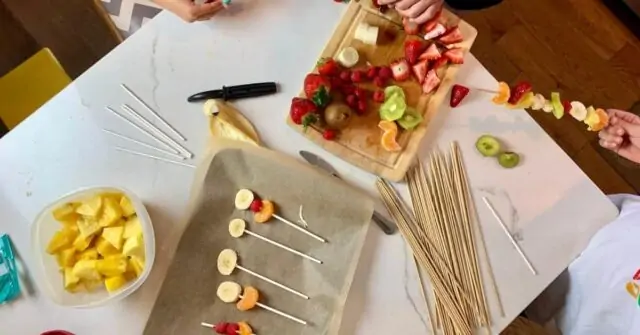 Try this delicious and easy healthy dessert for kids... chocolate dipped fruit pops. Two different ways to make them and only 2 main ingredients, you probably have what you need to make them right now!