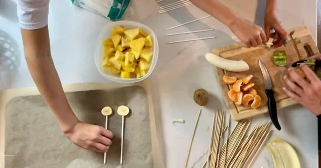 Try this delicious and easy healthy dessert for kids... chocolate dipped fruit pops. Two different ways to make them and only 2 main ingredients, you probably have what you need to make them right now!