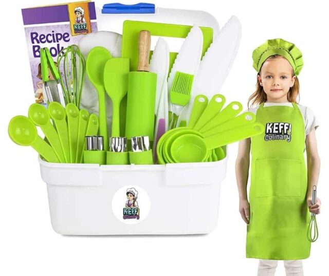 Get inspired with 25+ awesome Christmas gift ideas for kids with fun in the kitchen! This holiday guide is perfect for picky eater kids, cooking with kids, and making mealtimes fun.  