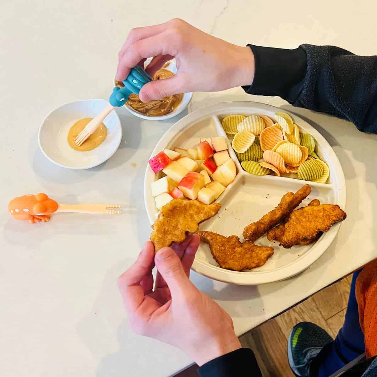 Picky eating can feel like a huge burden on parents, but Dabbldoo's fun food picks and brush are helpful tools to help kids explore and eat new foods!